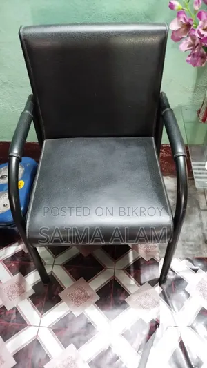 তিনটা চেয়ার বিক্রি হবে ফ্রেমের।। দুই বছর ইউজ করা হয়েছে