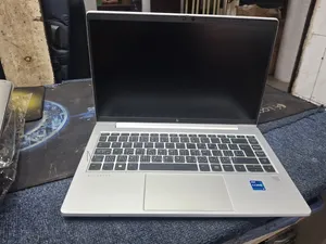 Laptop HP EliteBook 640 G9 1GB Intel Core I5 SSHD+SSD 512GB