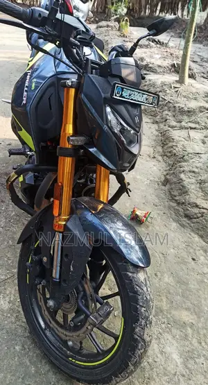 Hero Thriller 160R 4V 2025 Black