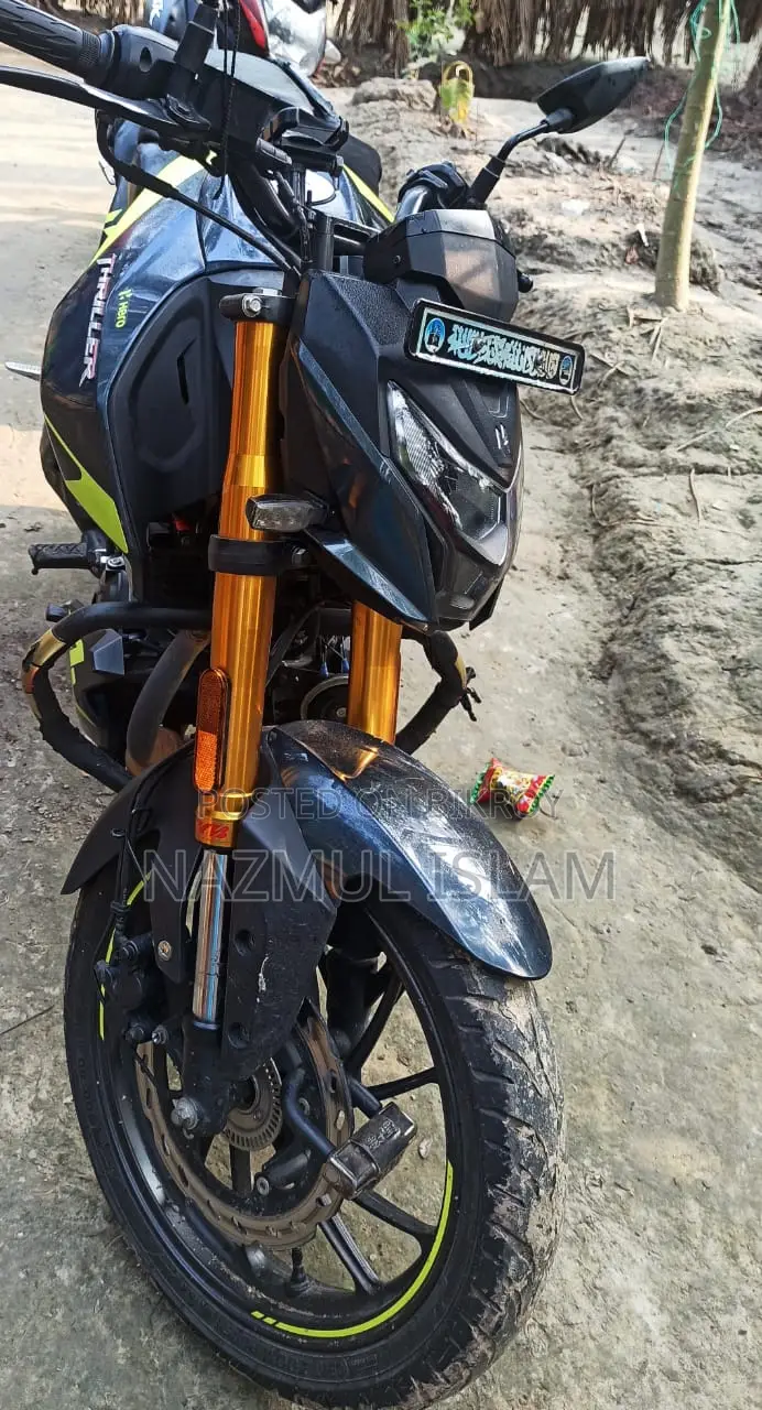 Hero Thriller 160R 4V 2025 Black