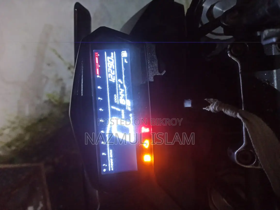 Hero Thriller 160R 4V 2025 Black