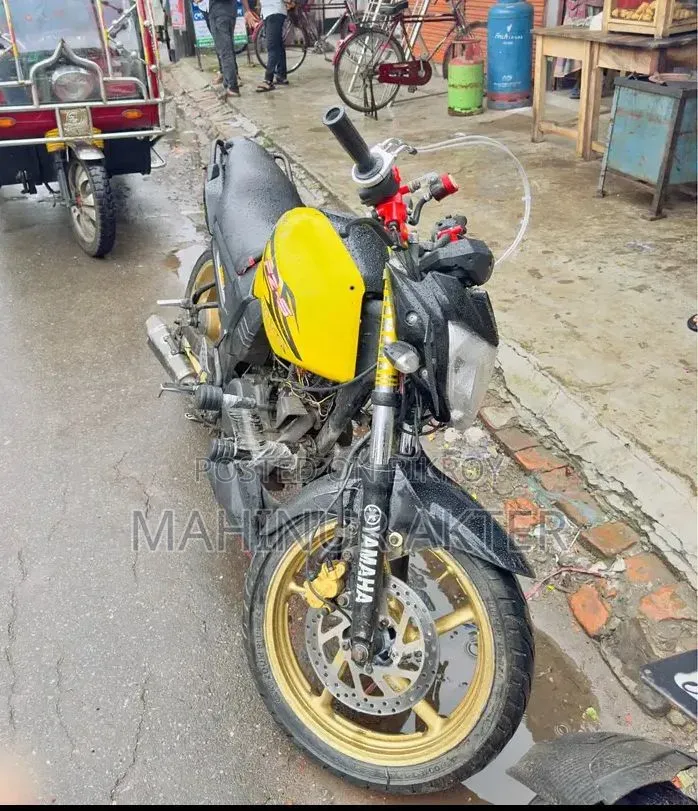 ইয়ামাহা ফেজার ভি১ ২০১১ হলুদ
