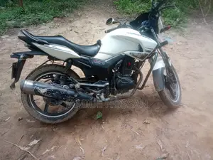 হিরো হাঙ্ক ২০১৭ হোয়াইট