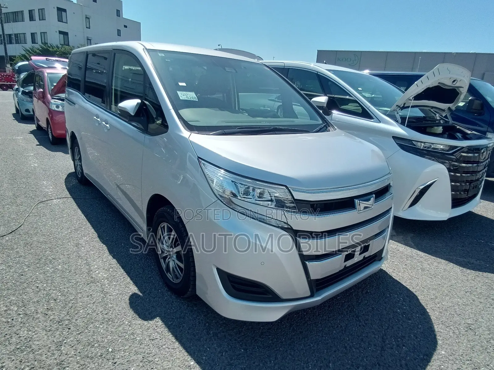 Toyota Noah 1.8 Front-Wheel Drive Hybrid (7-seater) 2021 Silver