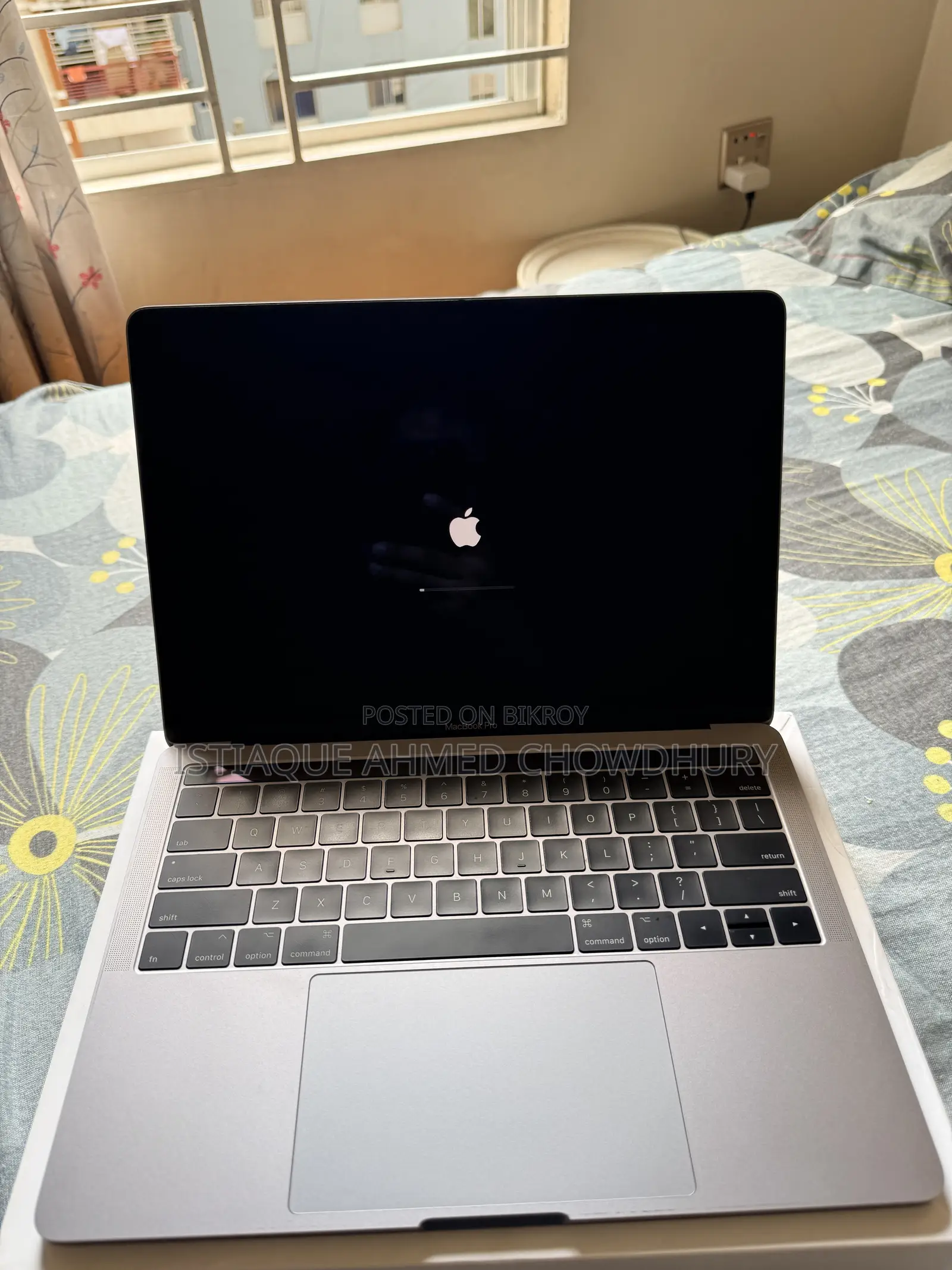Laptop Apple MacBook Pro 2017 8GB Intel Core I5 SSHD (Hybrid) 500GB