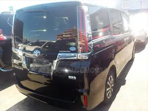 টয়োটা এস্কোয়ার ২০২১ কালো