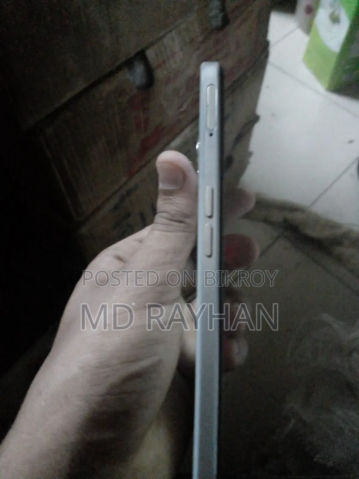 রিয়েলমি ভি৩০ ১২৮ জিবি ব্রোঞ্জ