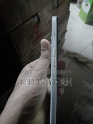 রিয়েলমি ভি৩০ ১২৮ জিবি ব্রোঞ্জ