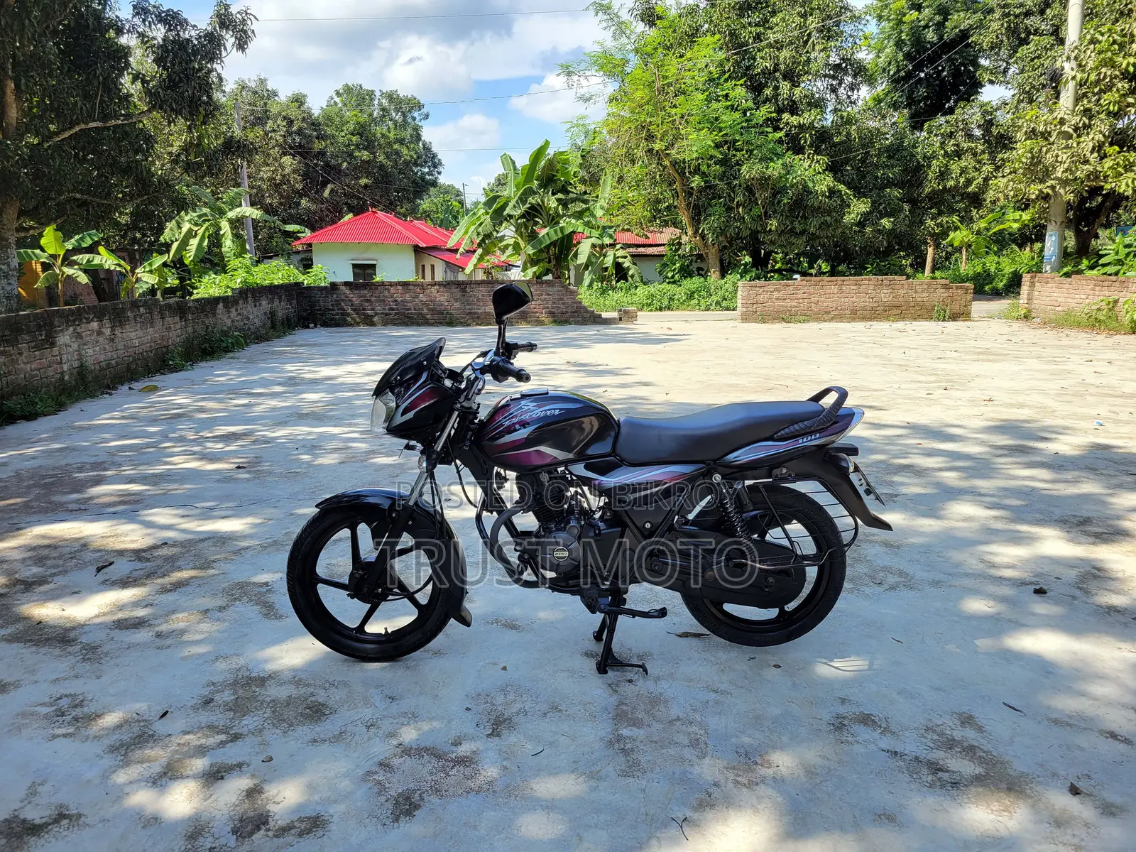 বাজাজ ডিসকভার ১০০ ২০১৮ ব্ল্যাক