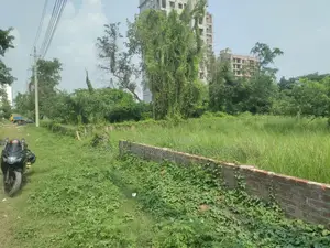 এন ব্লক ২৪ কাঠা প্লট বিক্রি, দুই পাশের রাস্তা দক্ষিণ উত্তরমুখী