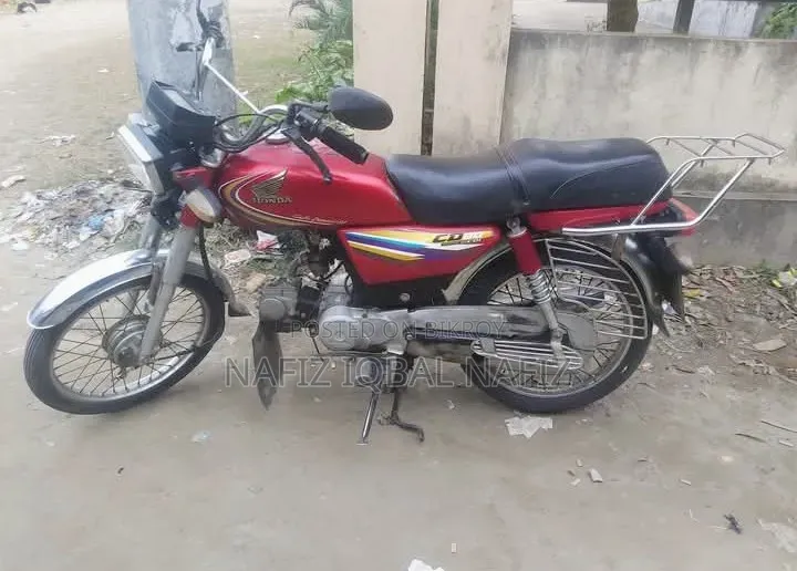 হোন্ডা ২০১৬ লাল