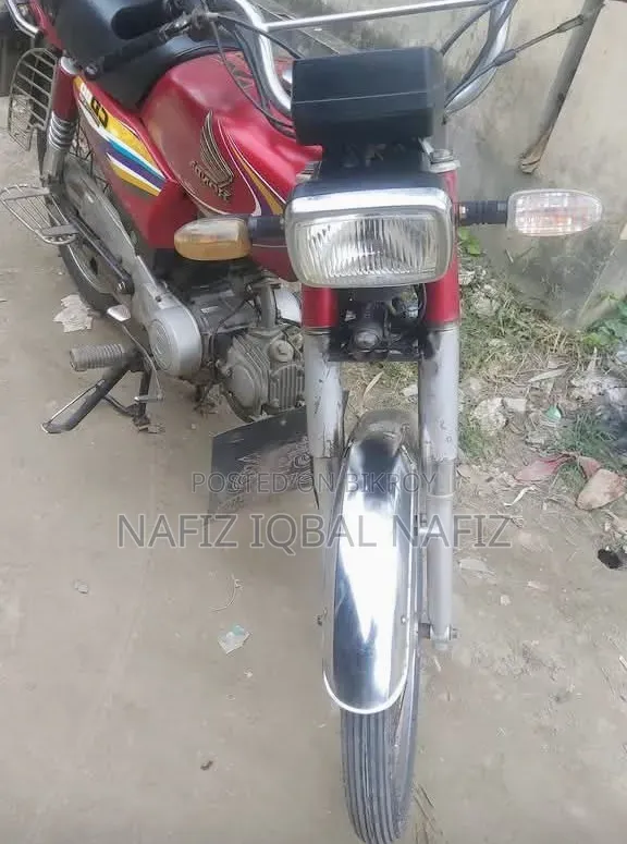 হোন্ডা ২০১৬ লাল