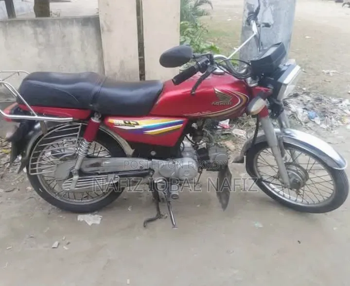 হোন্ডা ২০১৬ লাল