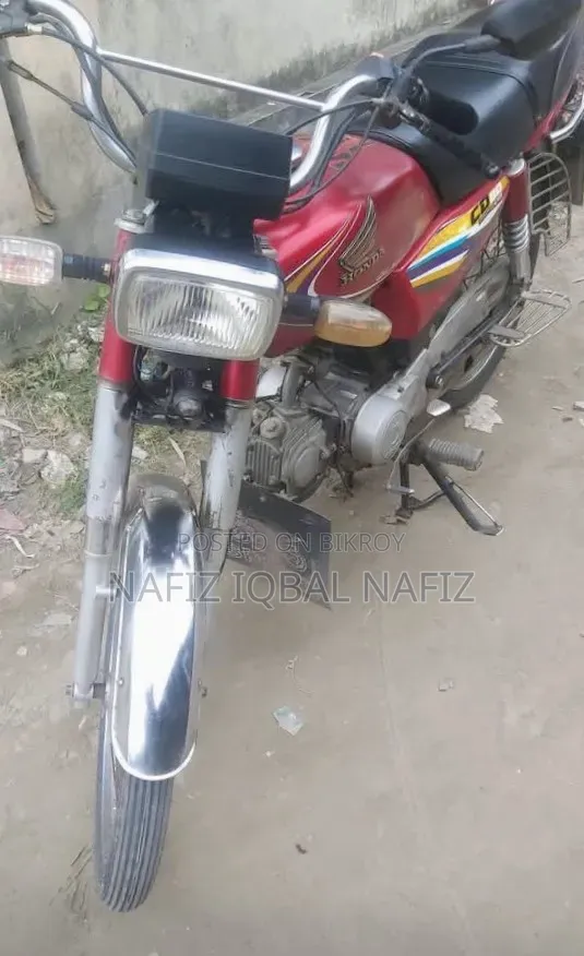 হোন্ডা ২০১৬ লাল