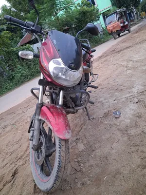বাজাজ ডিসকভার ১৩৫ ২০১১ লাল