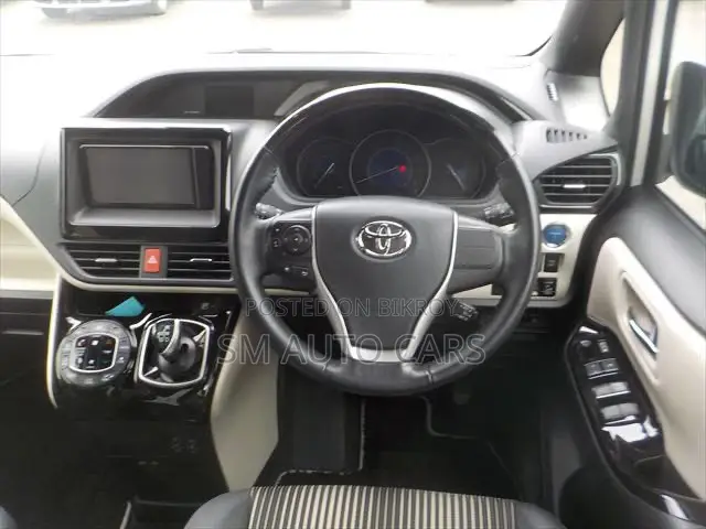 Toyota Noah 2021 Pearl