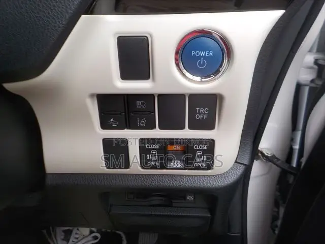 Toyota Noah 2021 Pearl