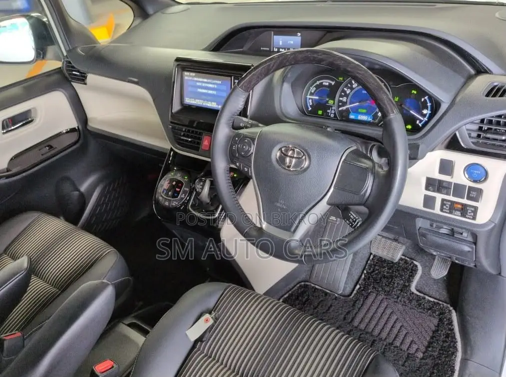 Toyota Noah 2021 Pearl