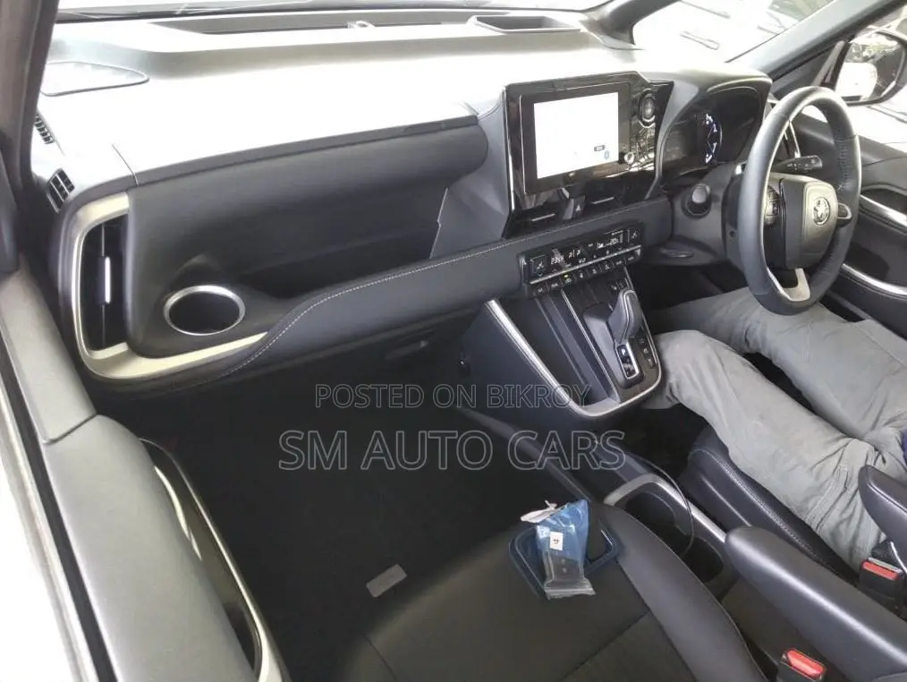 Toyota Noah 2024 Pearl
