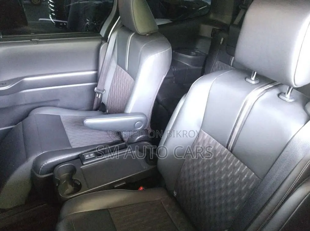 Toyota Noah 2024 Pearl