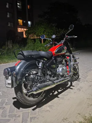 রয়েল এনফিল্ড ক্লাসিক ৩৫০ ২০২৫ লাল