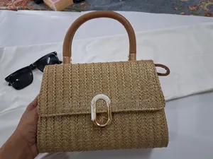আমদানিকৃত খড়-বোনা হ্যান্ডব্যাগ