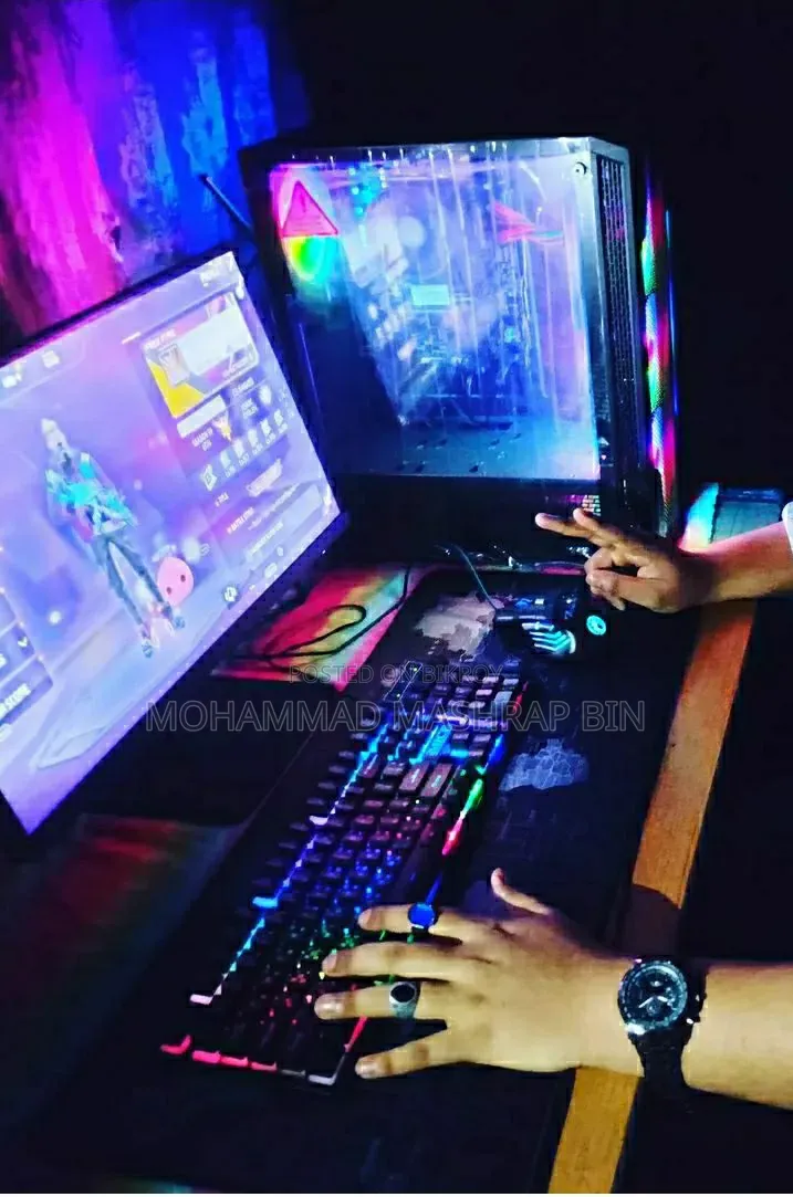 Desktop Computer Microsoft 8GB AMD Ryzen 5 SSHD+SSD 640GB