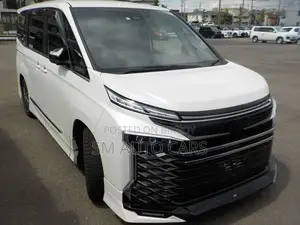 Toyota Voxy 2022 Pearl