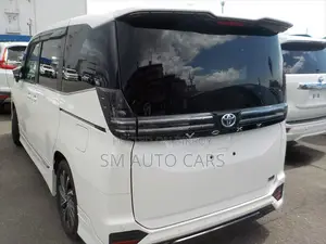 Toyota Voxy 2022 Pearl