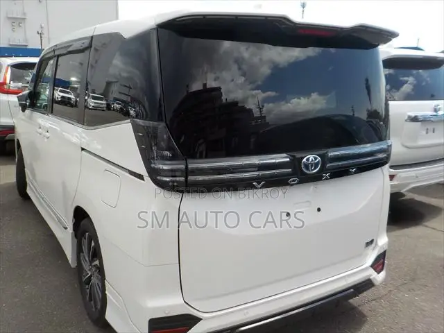 Toyota Voxy 2022 Pearl