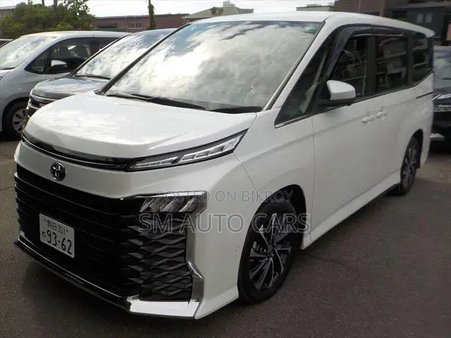 Toyota Voxy 2023 Pearl
