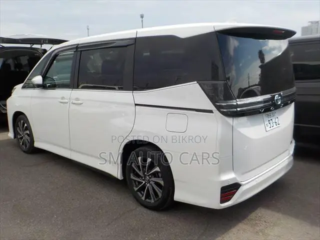 Toyota Voxy 2023 Pearl