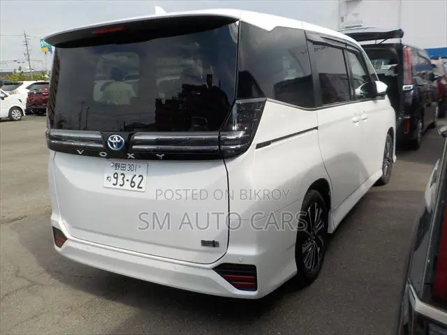Toyota Voxy 2023 Pearl
