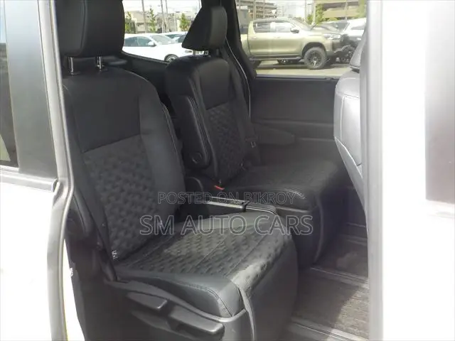 Toyota Voxy 2023 Pearl