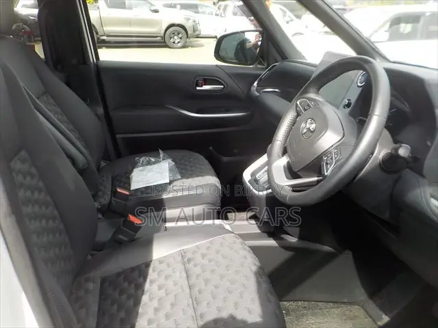 Toyota Voxy 2023 Pearl