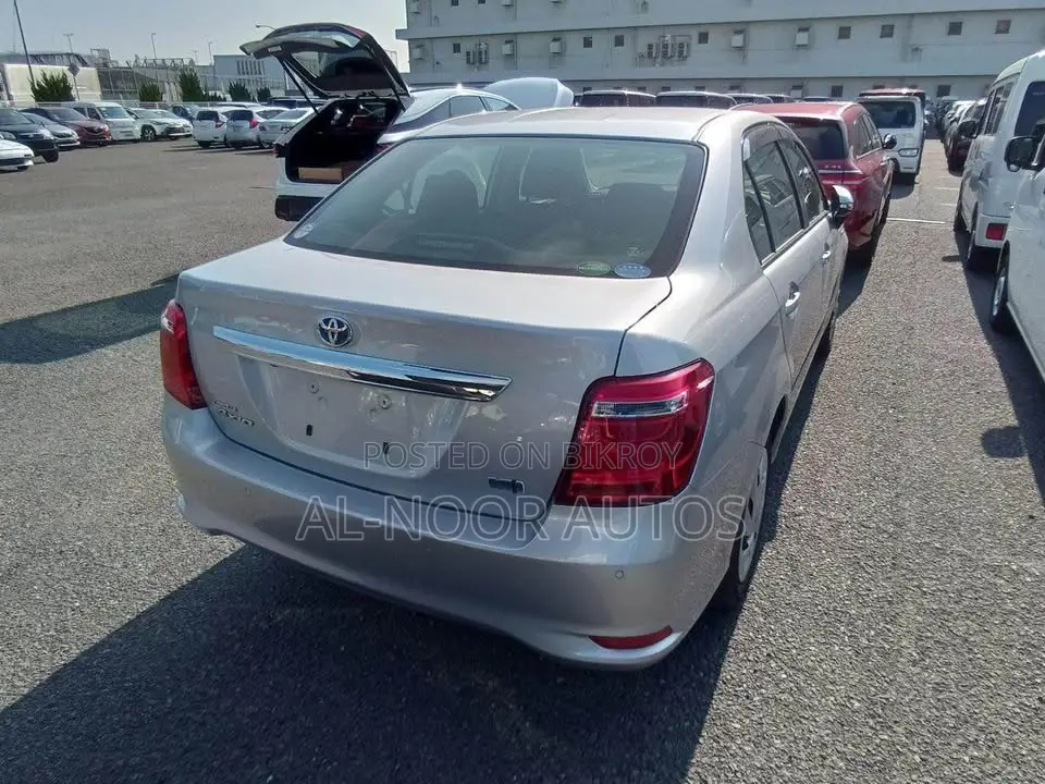 Toyota Axio 2021 Silver