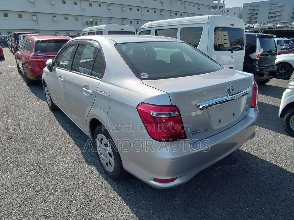 Toyota Axio 2021 Silver