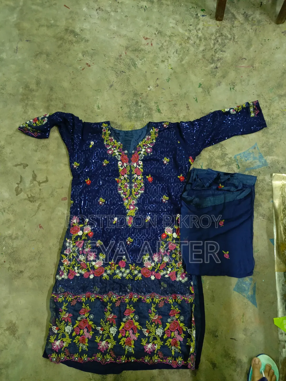 ব্যবহৃত সালোয়ার কামিজ বিক্রয়ের জন্য
