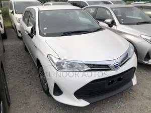 Toyota Corolla Fielder 1.5 Hybrid Front-Wheel Drive 2021 White