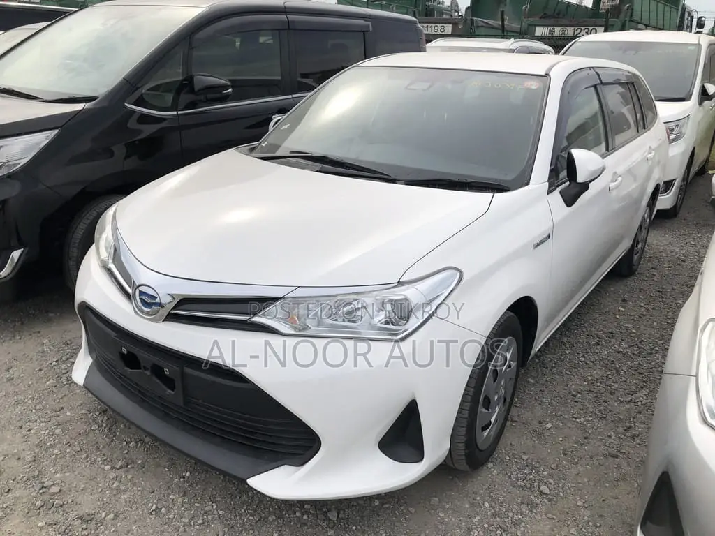 Toyota Corolla Fielder 1.5 Hybrid Front-Wheel Drive 2021 White