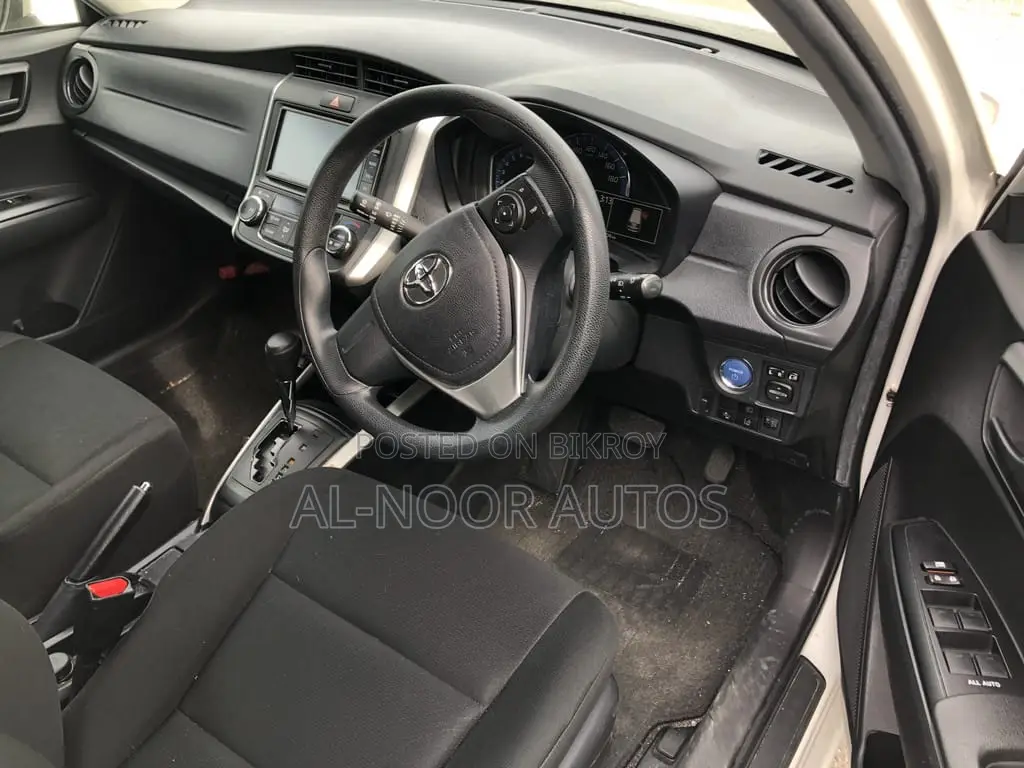 Toyota Corolla Fielder 1.5 Hybrid Front-Wheel Drive 2021 White