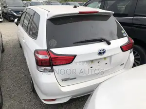 Toyota Corolla Fielder 1.5 Hybrid Front-Wheel Drive 2021 White