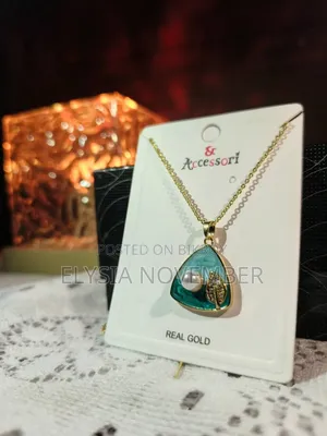 Neck Beauty in Casual