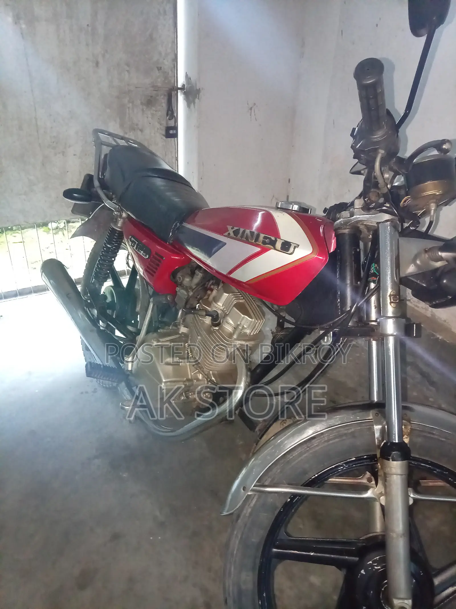 হোন্ডা ২০০৪ লাল