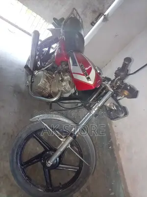 হোন্ডা ২০০৪ লাল