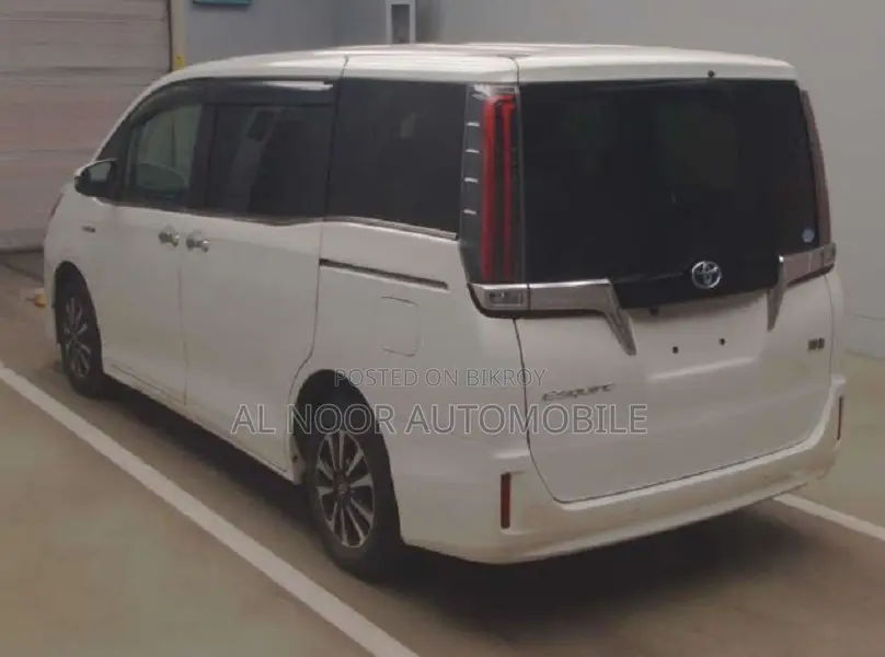 Toyota Esquire 2021 Pearl