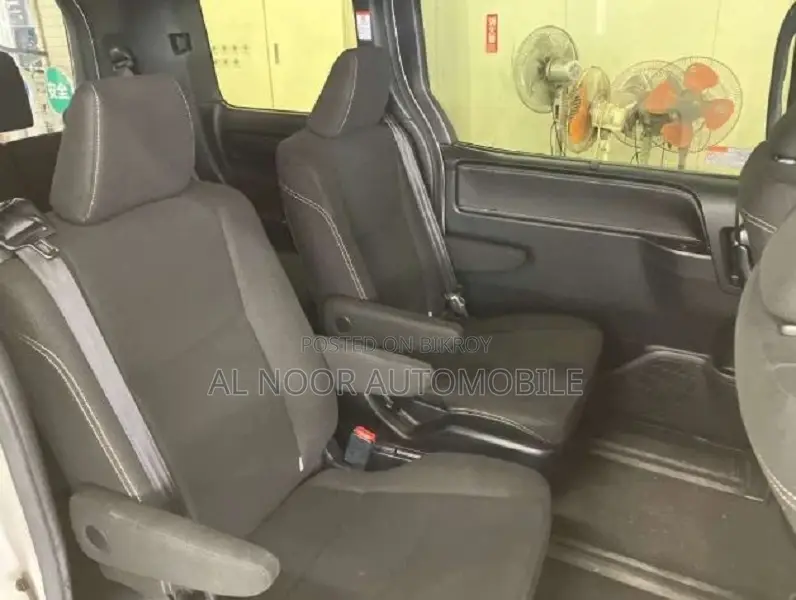 Toyota Esquire 2021 Pearl