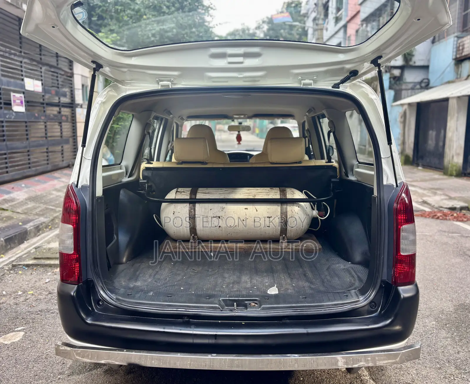 টয়োটা প্রোবক্স ২০০৪ হোয়াইট