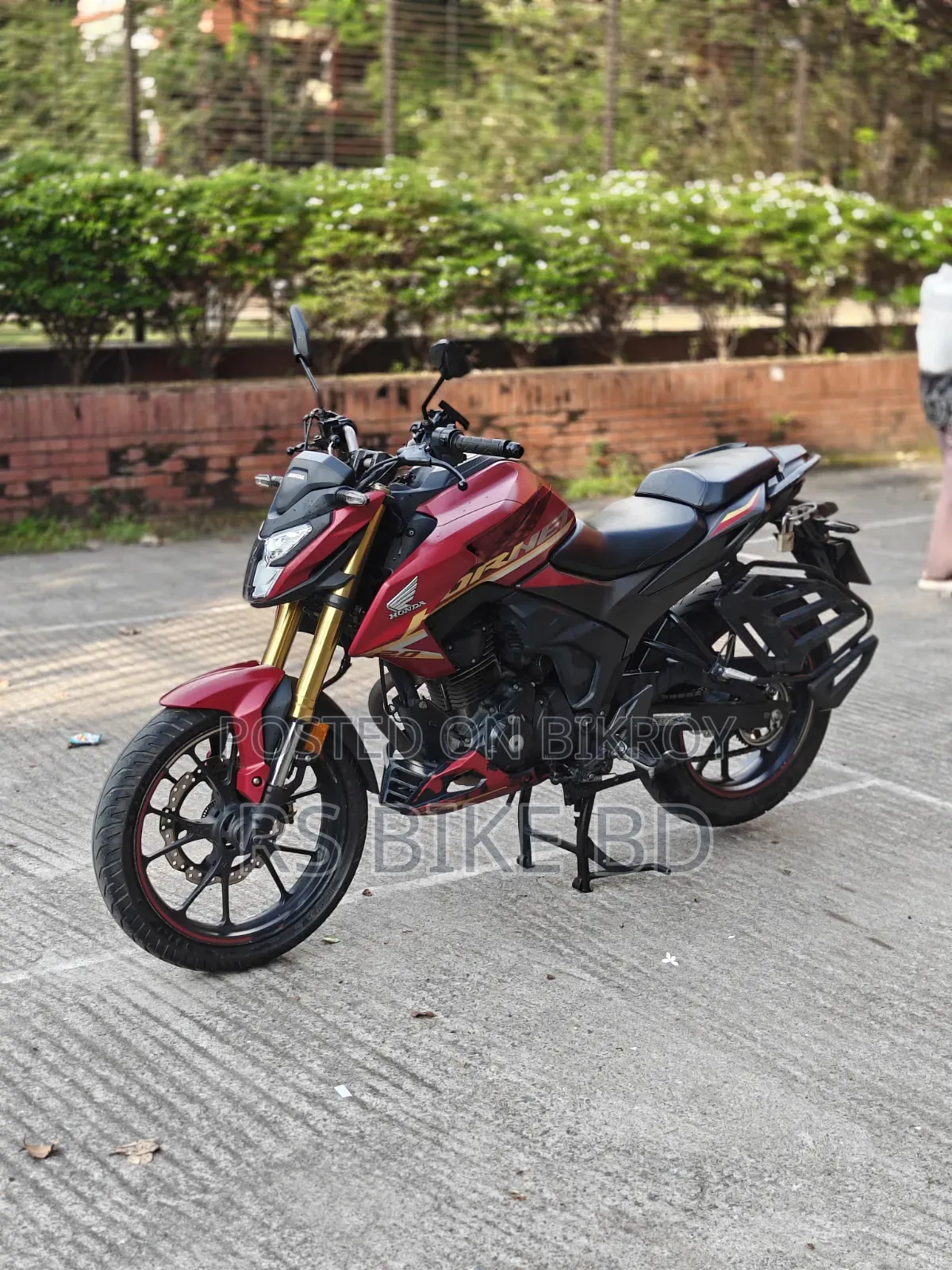 হোন্ডা হর্নেট ২.০ ২০২৪ রেড