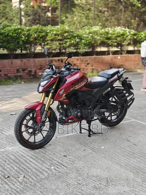 হোন্ডা হর্নেট ২.০ ২০২৪ রেড